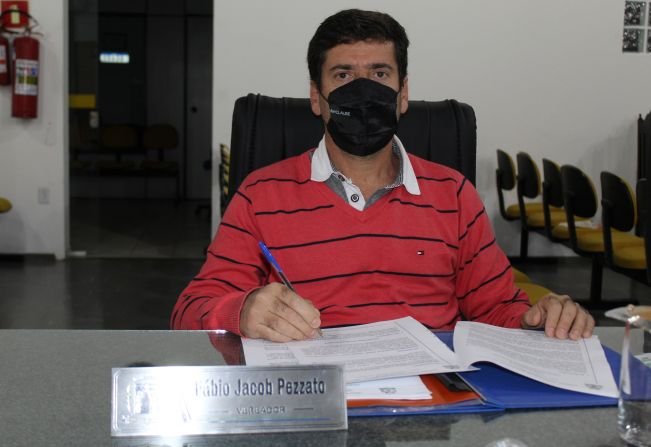 Vereador faz indicação à Prefeitura para construção de cobertura em unidade de saúde