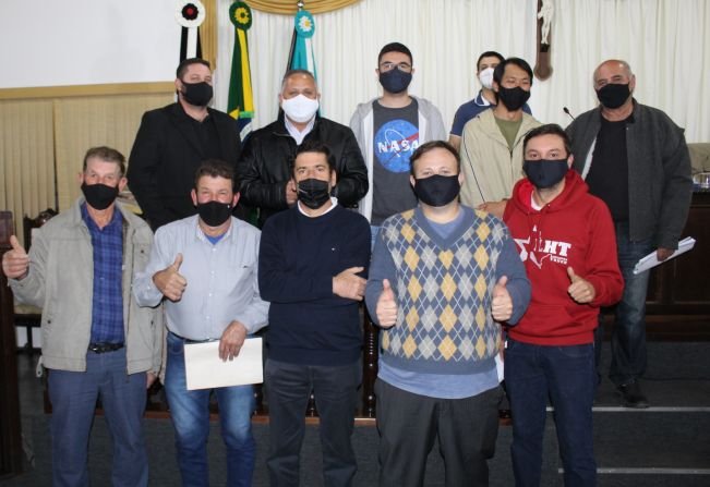 Vereadores fazem Projeto de Lei para instituir no calendário oficial a campanha "Abril Marrom" de combate a cegueira