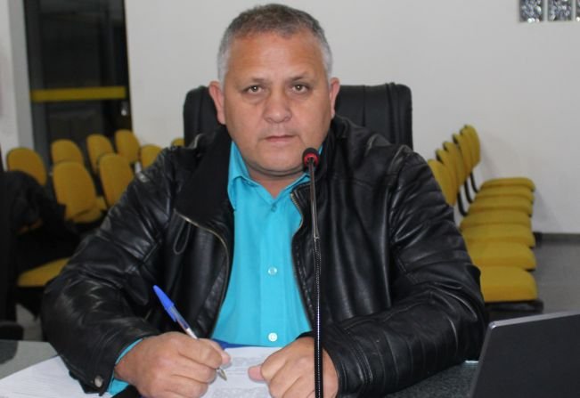 Vereador solicita uniformes novos de educação física para rede municipal de educação