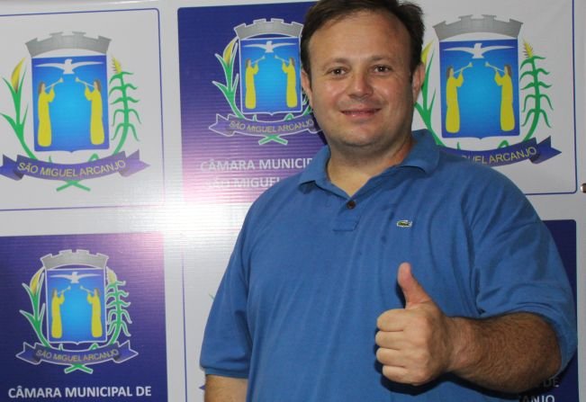 Vereador solicita a manutenção e pintura da quadra poliesportiva Carlos Fogaça Almeida