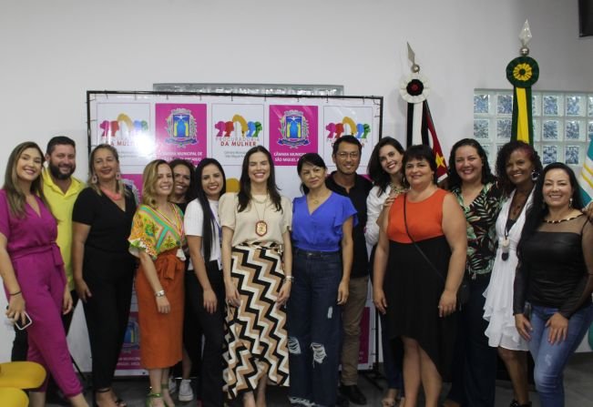 Delega da Delegacia de Defesa da Mulher de Itapetininga ministra palestra sobre violência contra a mulher