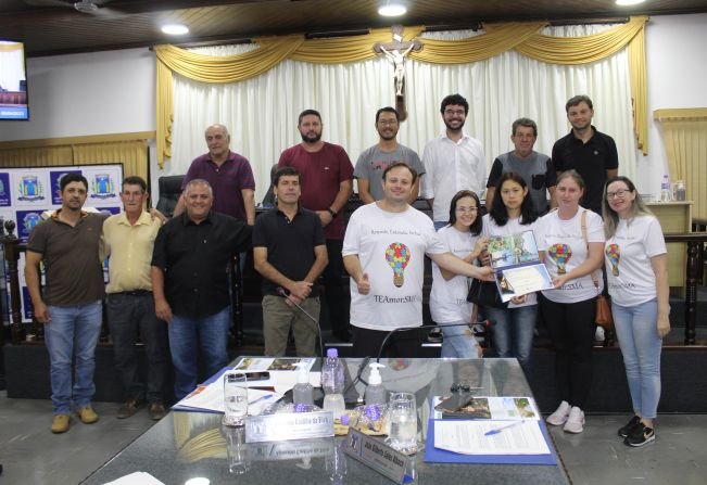Vereadores fazem Moção para homenagear grupo TEAmor - pais e mães de autistas