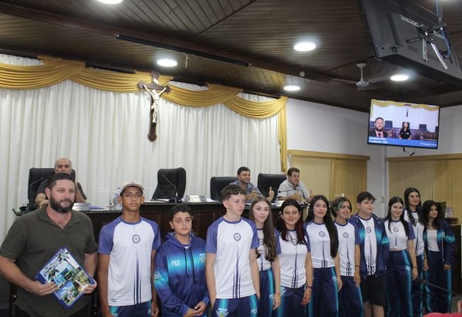 Câmara entrega Moção Honrosa aos Atletas do Caique Polo