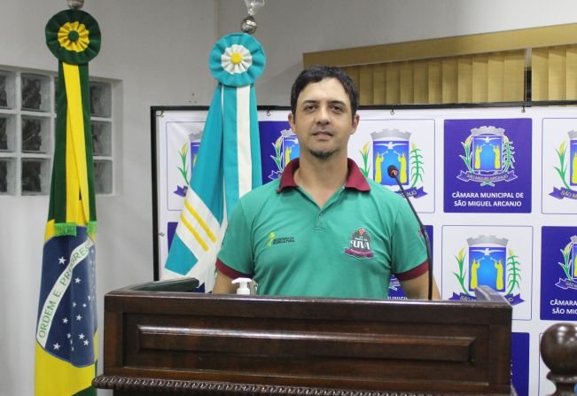 Vereador faz Requerimentos e Indicação para melhorias no trânsito e revitalização de campo de futebol