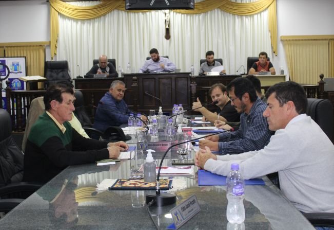 Vereadores cobram da Prefeitura esclarecimentos sobre qualidade da merenda escolar