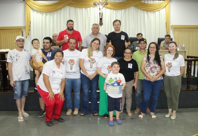 Câmara entrega Moção de Aplausos ao Grupo TeAmor